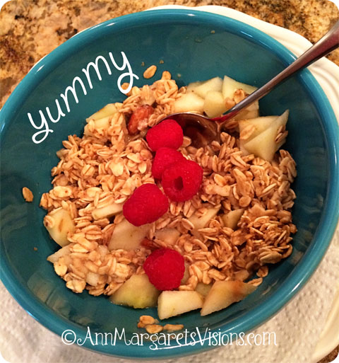 granola-breakfast-summer-fruits-healthy-eating